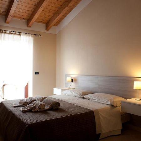 Al Borgo Alloggi Ντεζεντσάνο ντελ Γκάρντα Εξωτερικό φωτογραφία